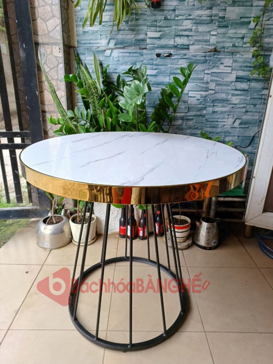 Bàn tròn decor tiếp khách mặt thủy tinh hữu cơ viền mạ vàng chân lồng BS86