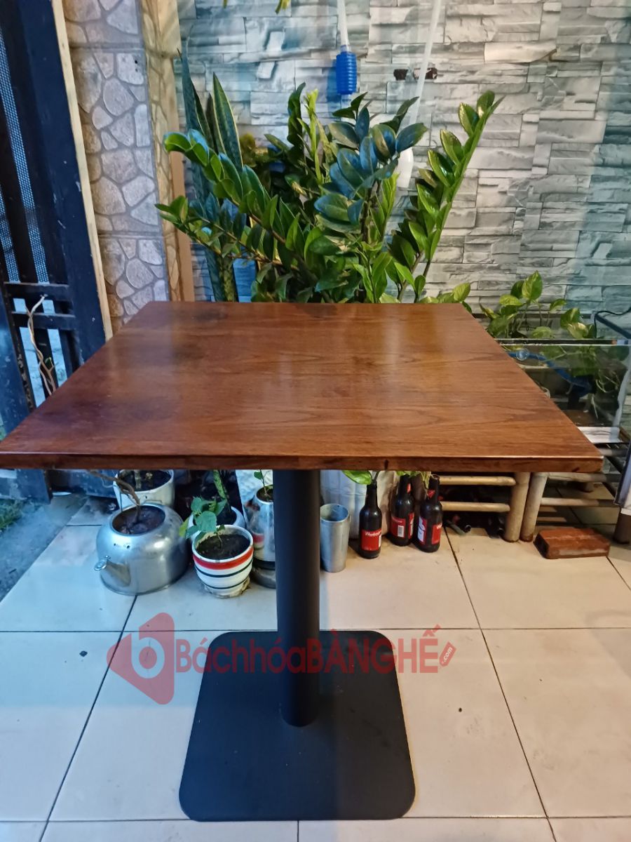 Bàn vuông cafe mặt gỗ chân sắt trụ tròn đế vuông BS111